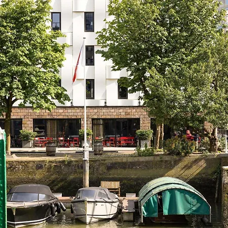 Ibis Centre Hotel 3*